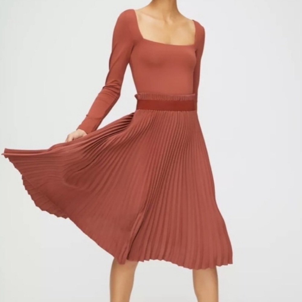 NWOT Aritzia Babaton Square Long Sleeve Bodysuit and Pleated Skirt Set